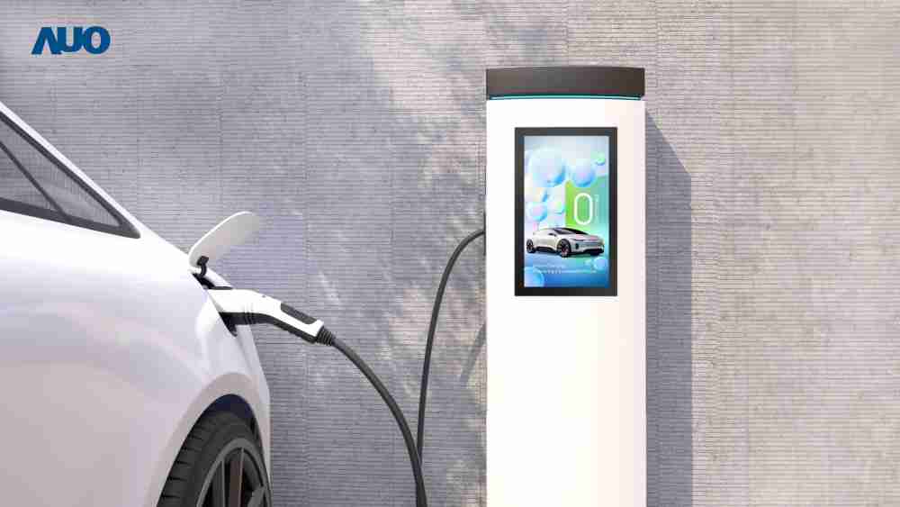 友達〝EVSE車用充電樁解決方案〞專為電動汽車充電樁設計，，具有高亮度、、、克服戶外艱難環境的耐溫、、耐紫外線等特性，，並搭載散熱性及擴充性強的高效能工業電腦，，，可實現人機互動訴求，，，，如資訊顯示、、、、支付等應用